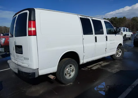 2008 Chevrolet Express Work Van z USA, uszkodzony, nr VIN 1GCFG15X681225465